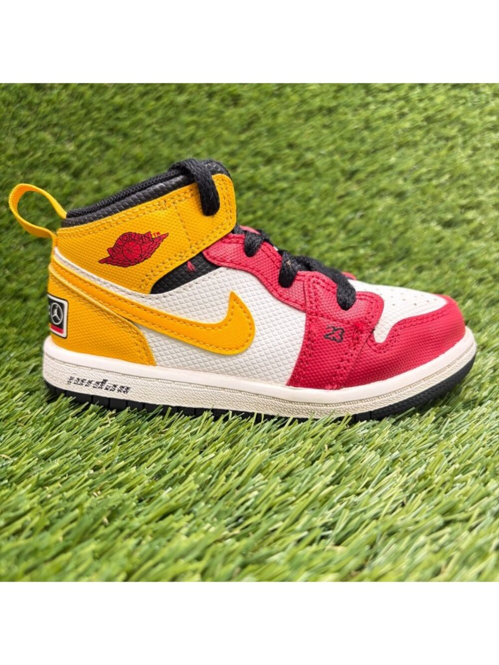 Nike Air Jordan 1 Mid SE Boys Size 9C White Red Gold Athletic Shoes Sneakers